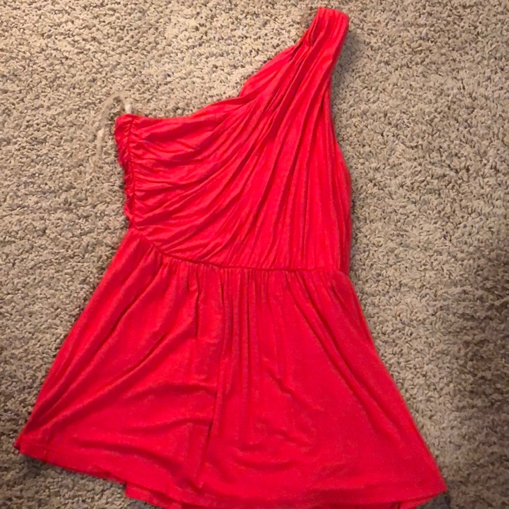 One shoulder top